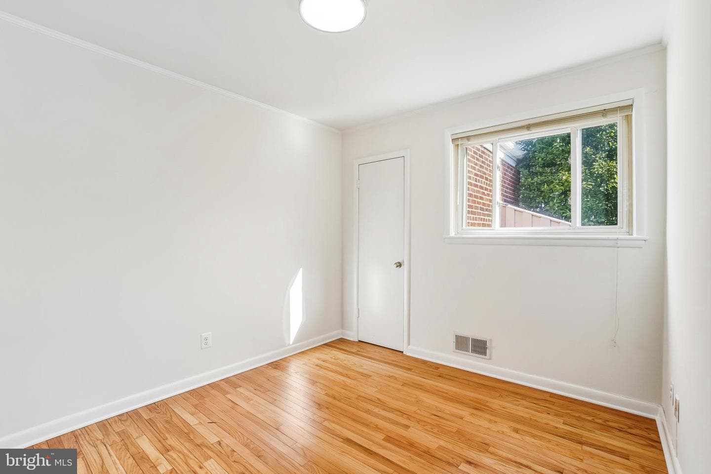 509 University Boulevard W photo 11