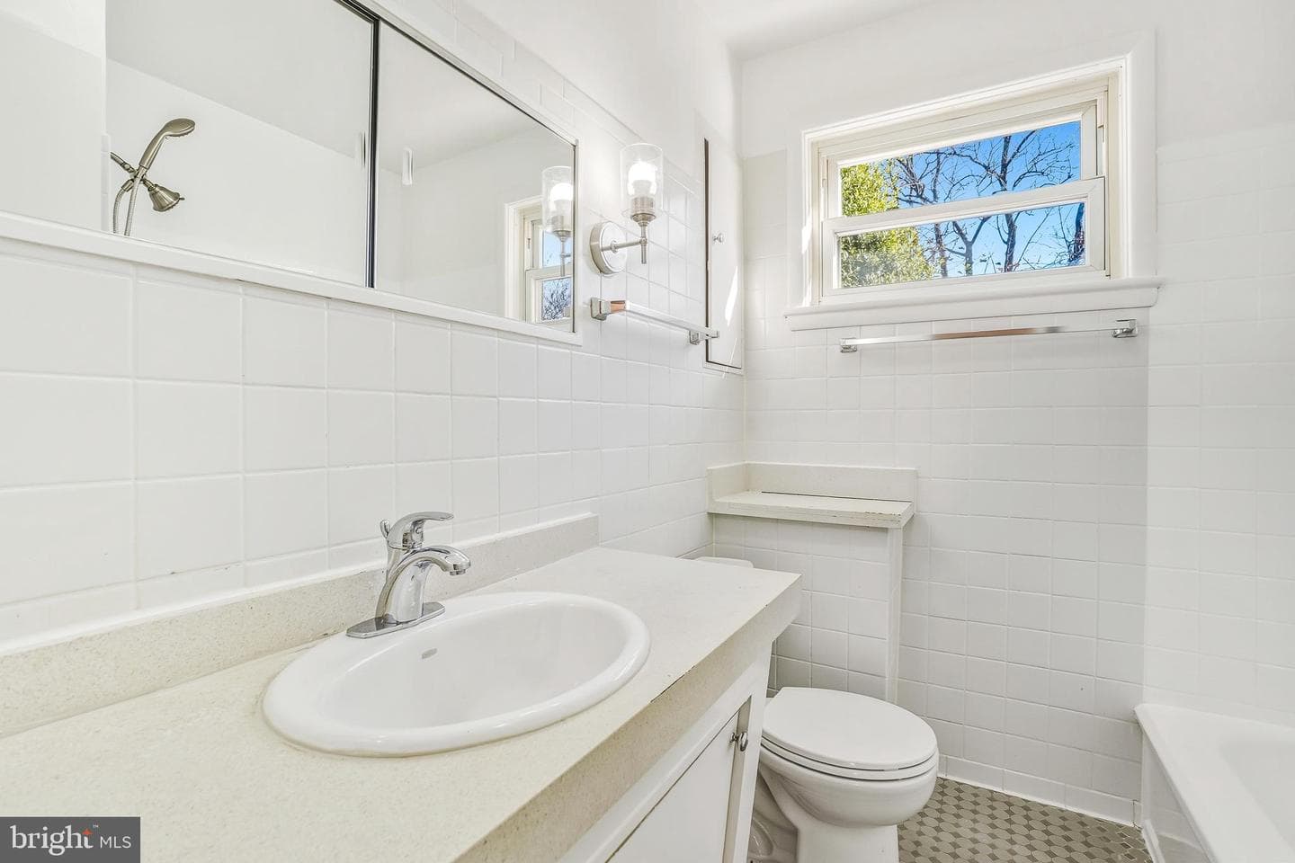 509 University Boulevard W photo 12