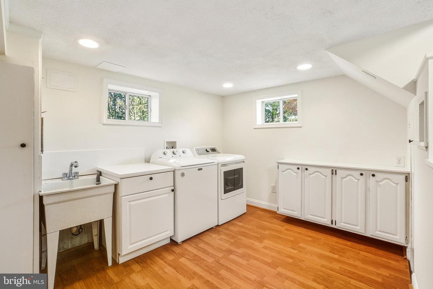 509 University Boulevard W photo 17
