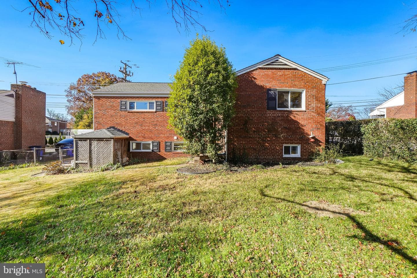 509 University Boulevard W photo 19
