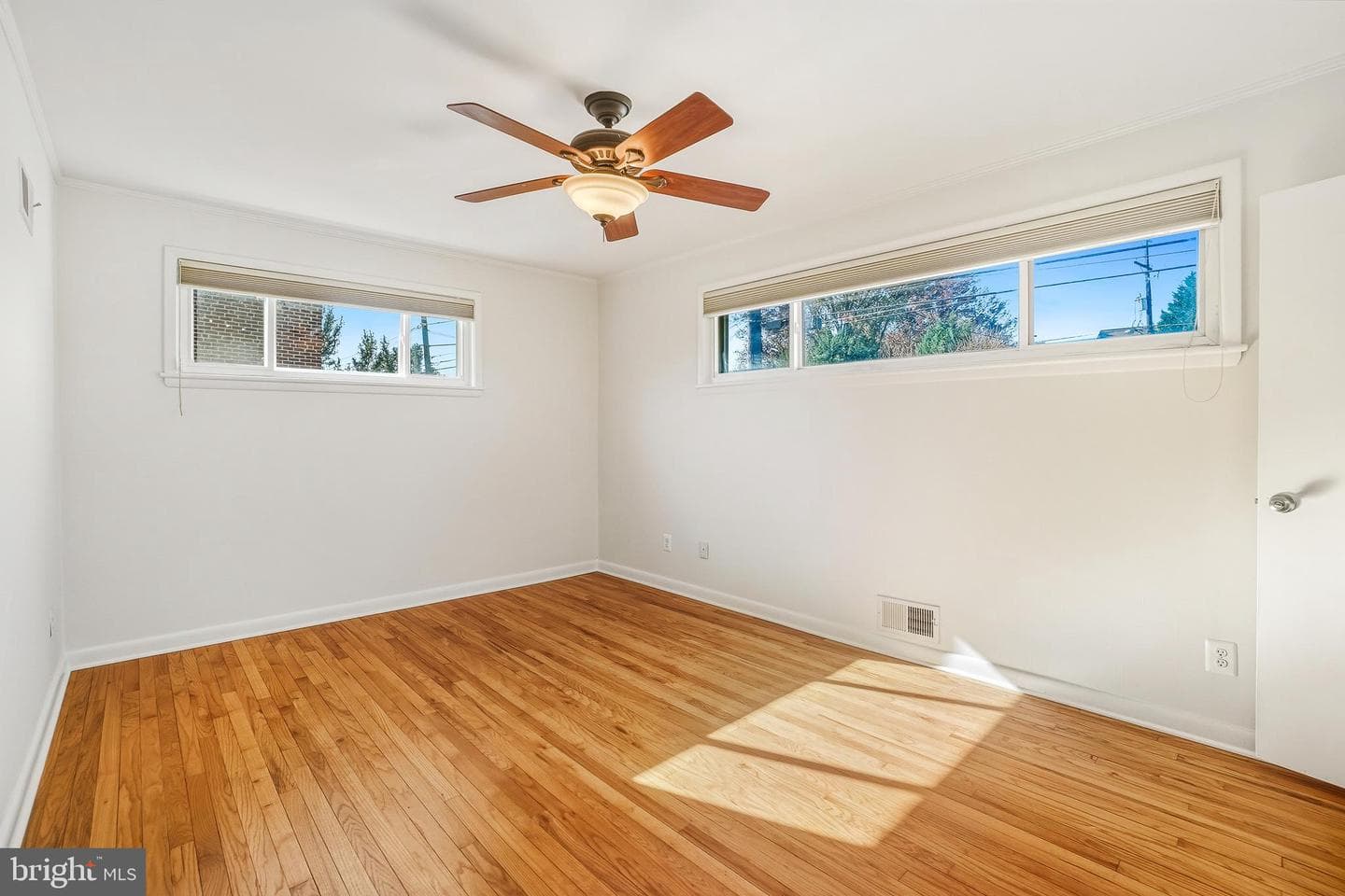 509 University Boulevard W photo 8