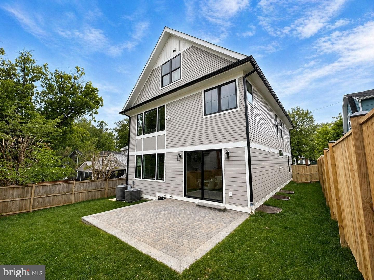 9909 Dickens Ave photo 3