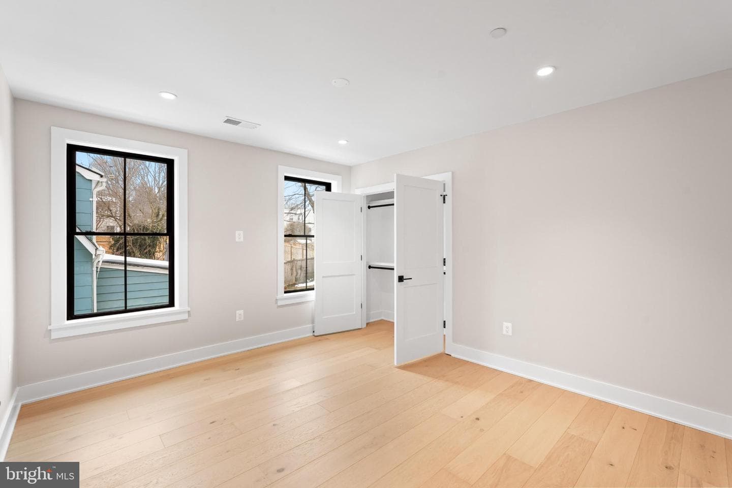 9909 Dickens Ave photo 35