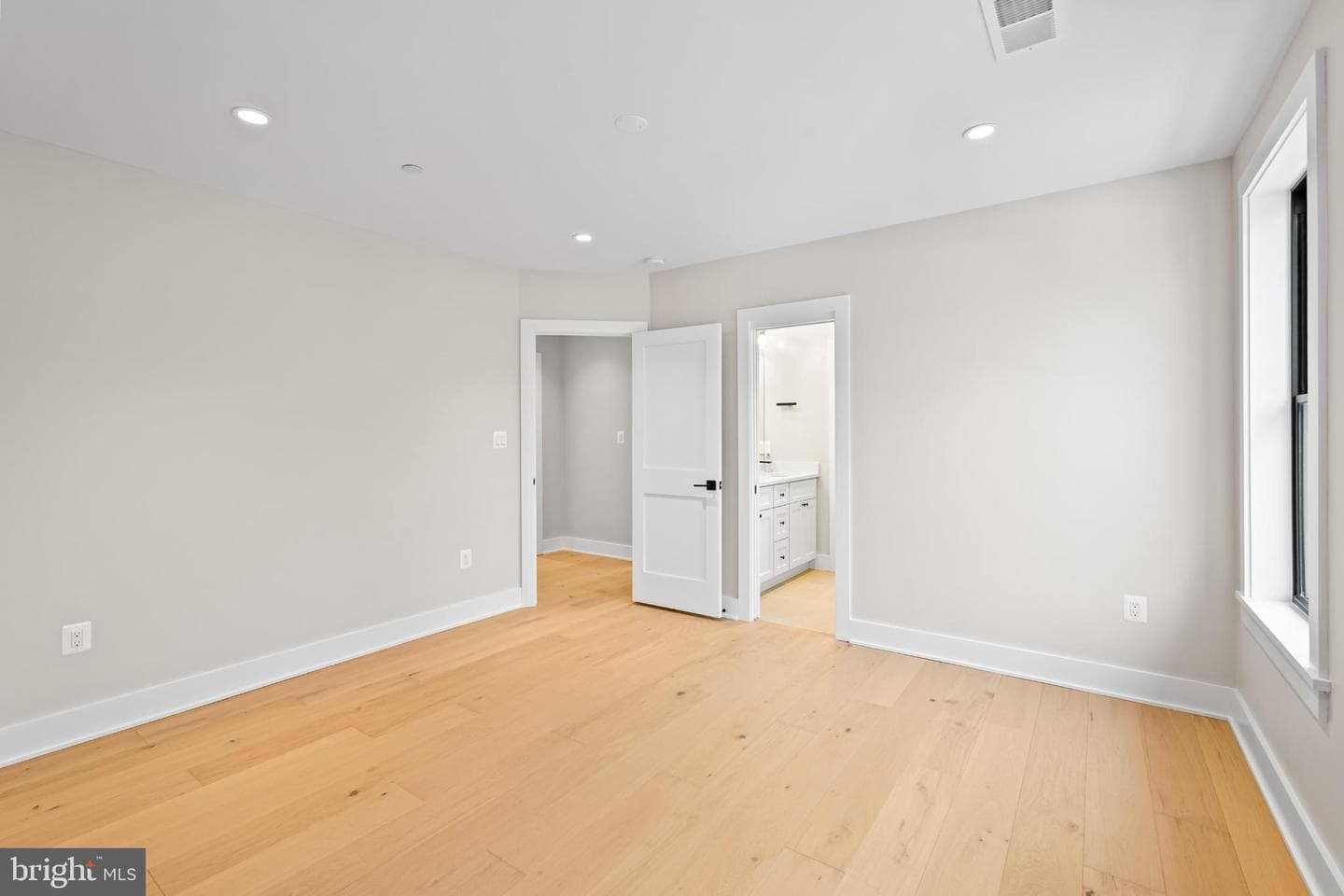 9909 Dickens Ave photo 36