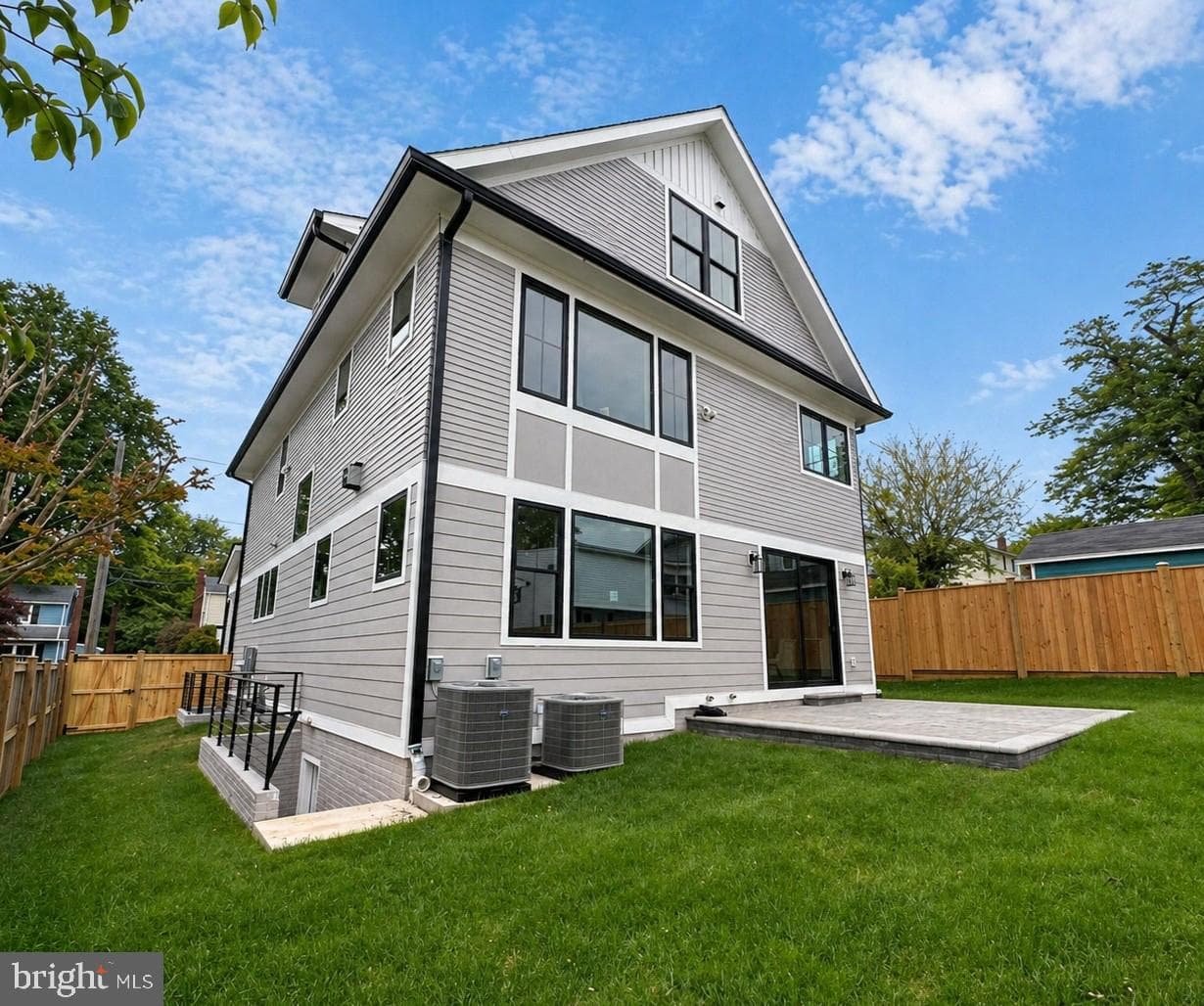9909 Dickens Ave photo 4