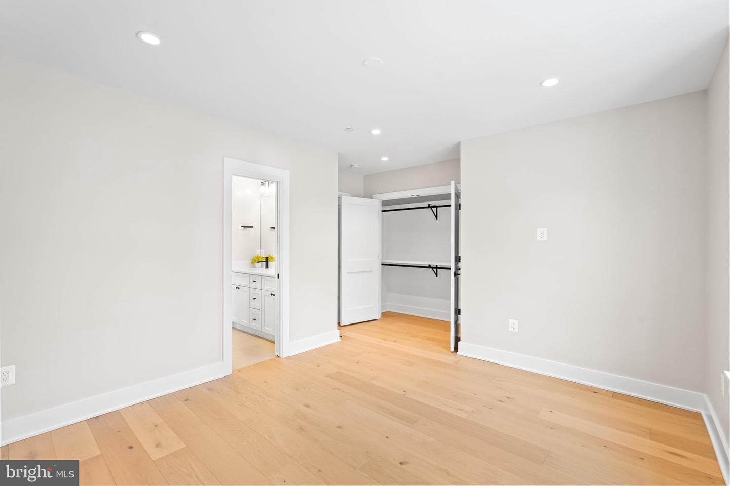 9909 Dickens Ave photo 41