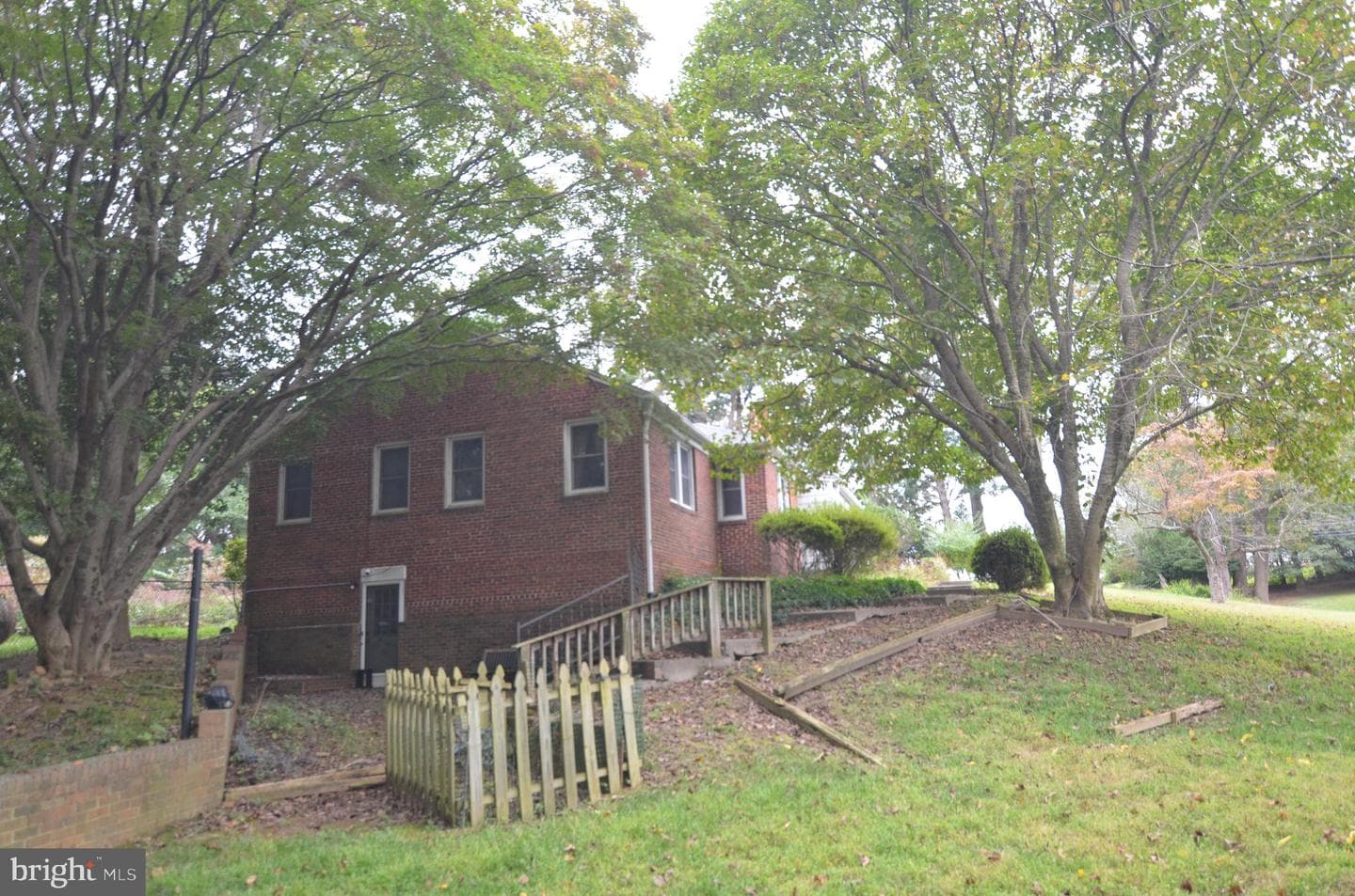 206 Shaw Avenue photo 4