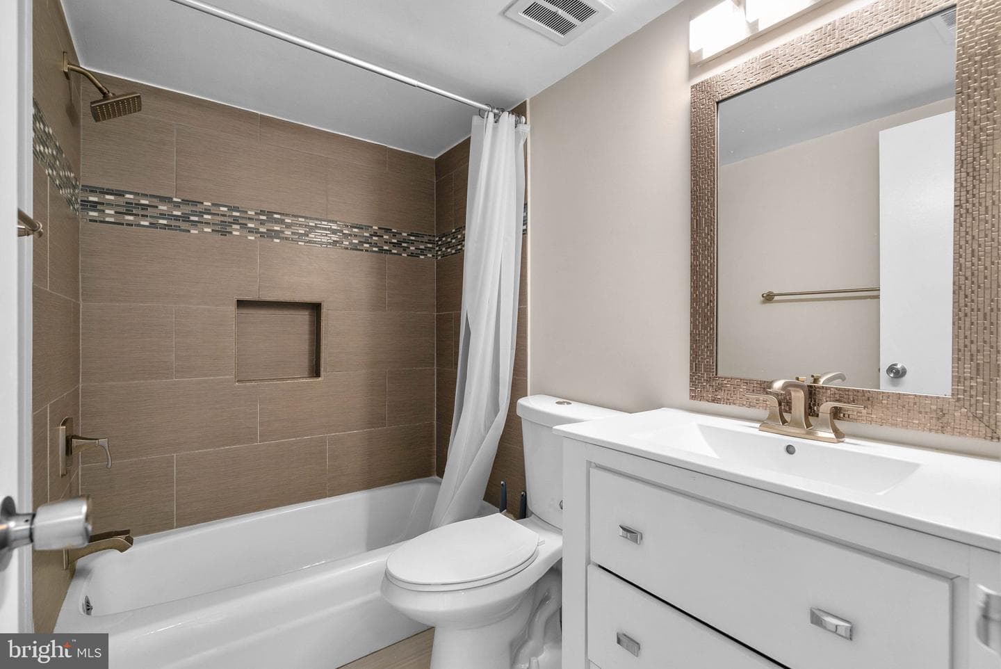 19427 Brassie Place #203 photo 14