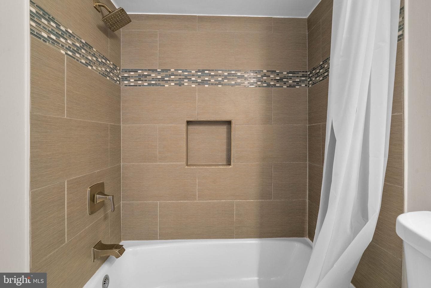 19427 Brassie Place #203 photo 16