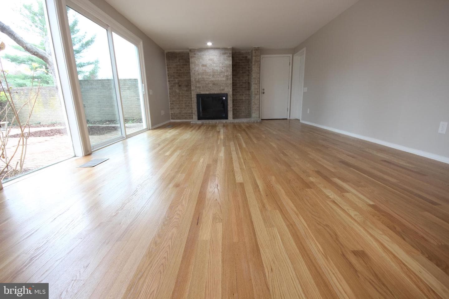 19115 Roman Way photo 13
