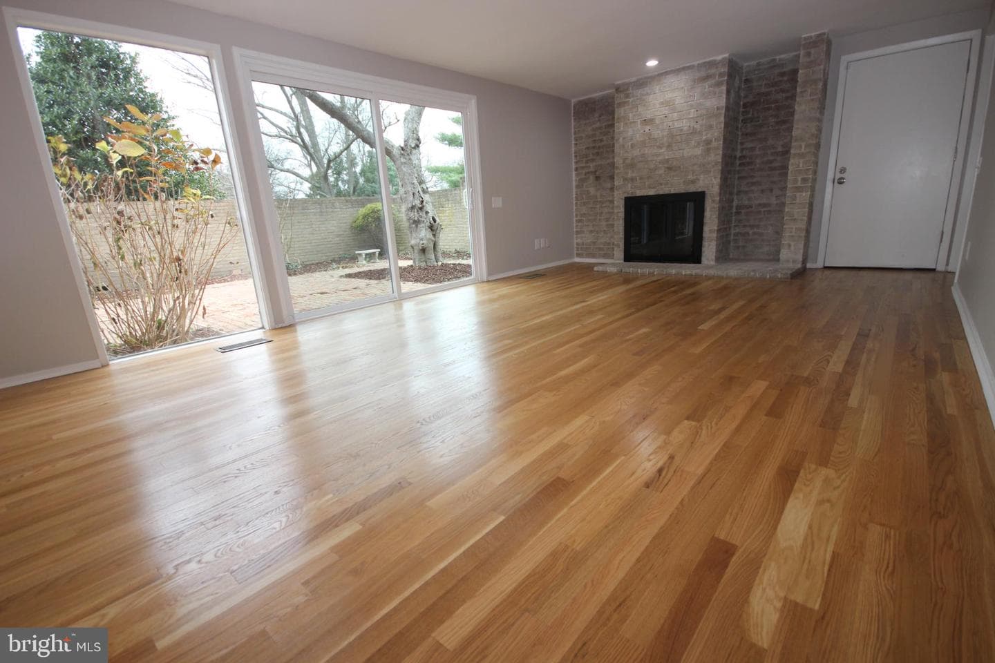 19115 Roman Way photo 15