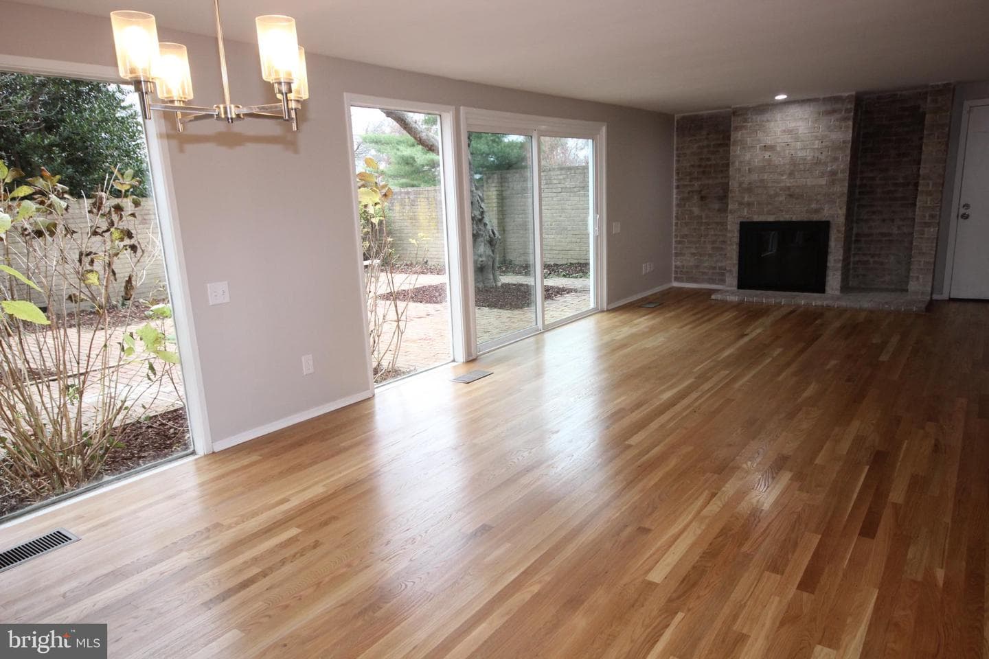 19115 Roman Way photo 16