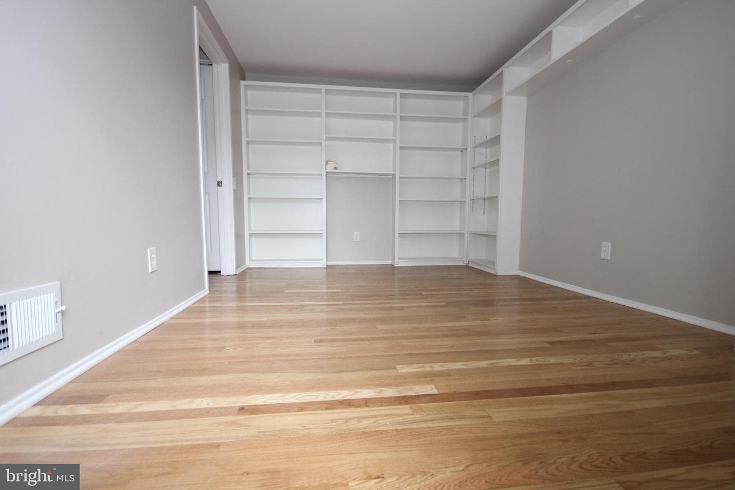 19115 Roman Way photo 27