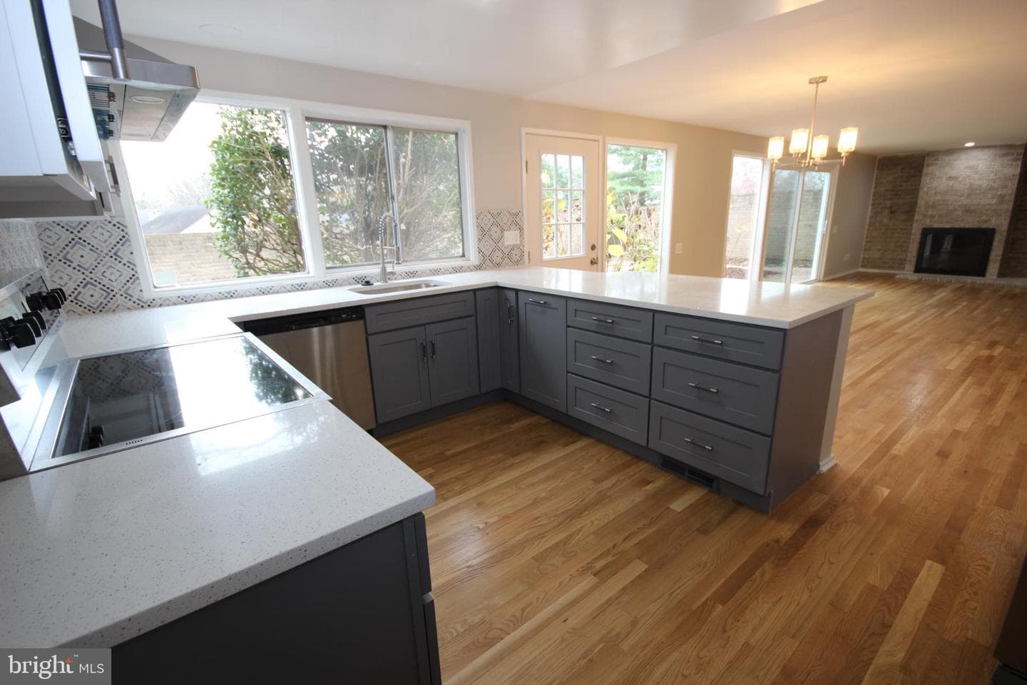 19115 Roman Way photo 6