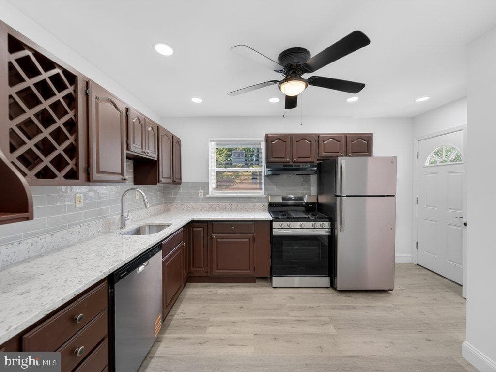 10402 Royalton Terrace photo 17