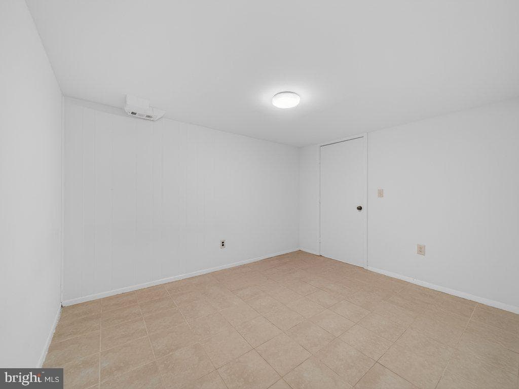 10402 Royalton Terrace photo 28
