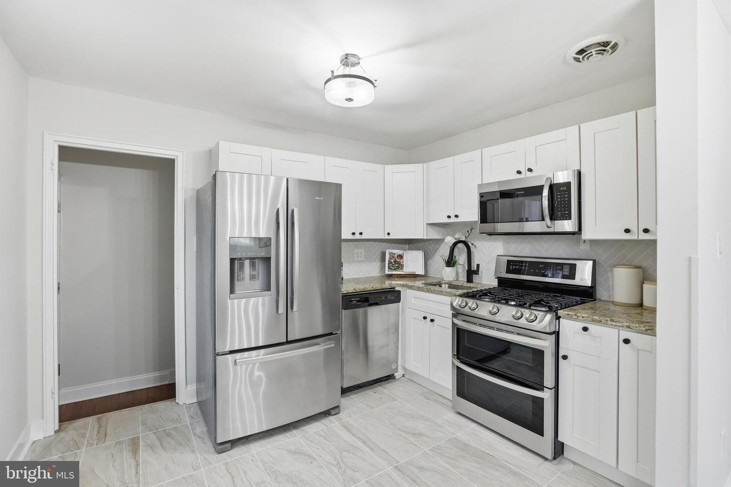 11901 Rocking Horse Road photo 18