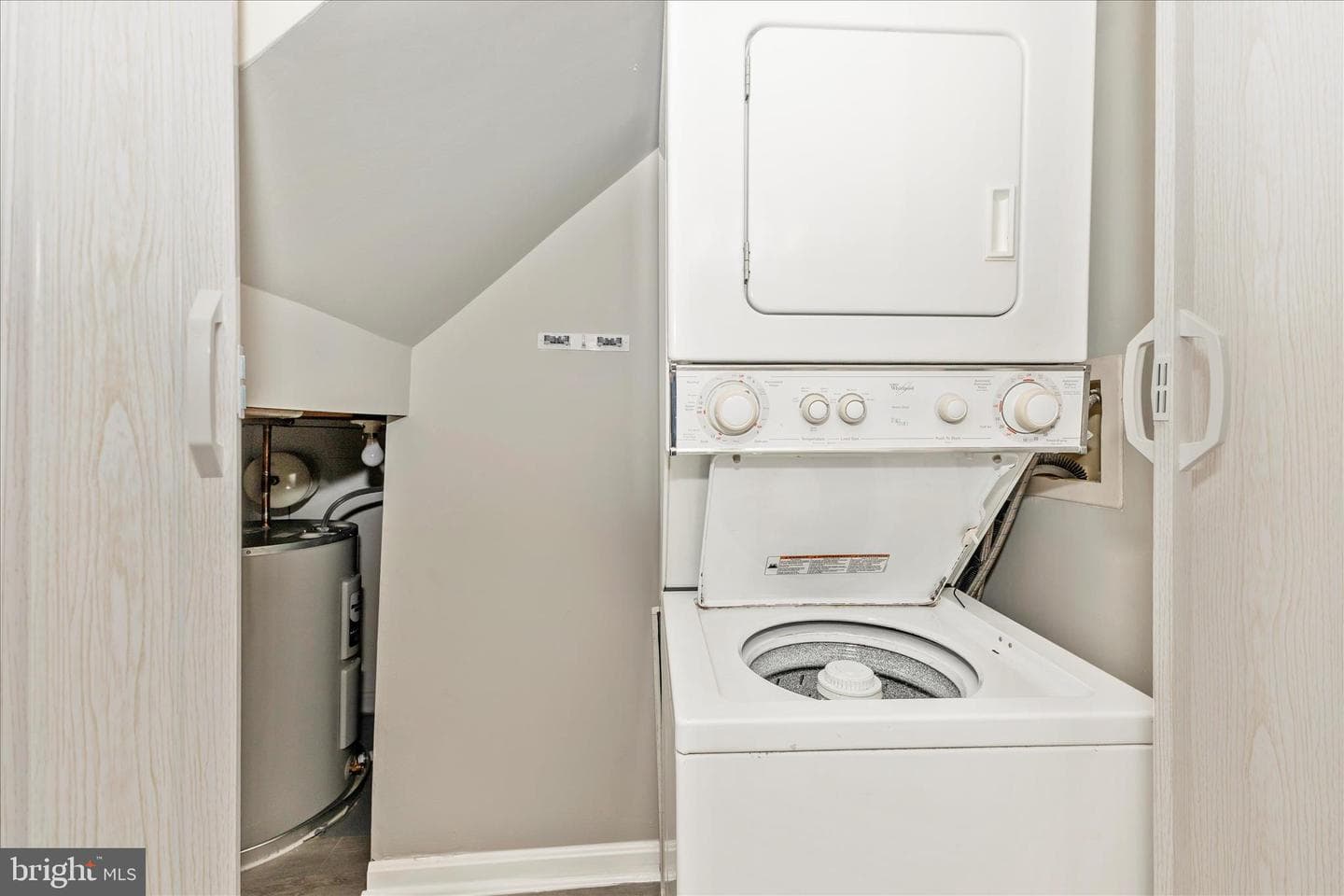 2861 Shepperton Terrace photo 20