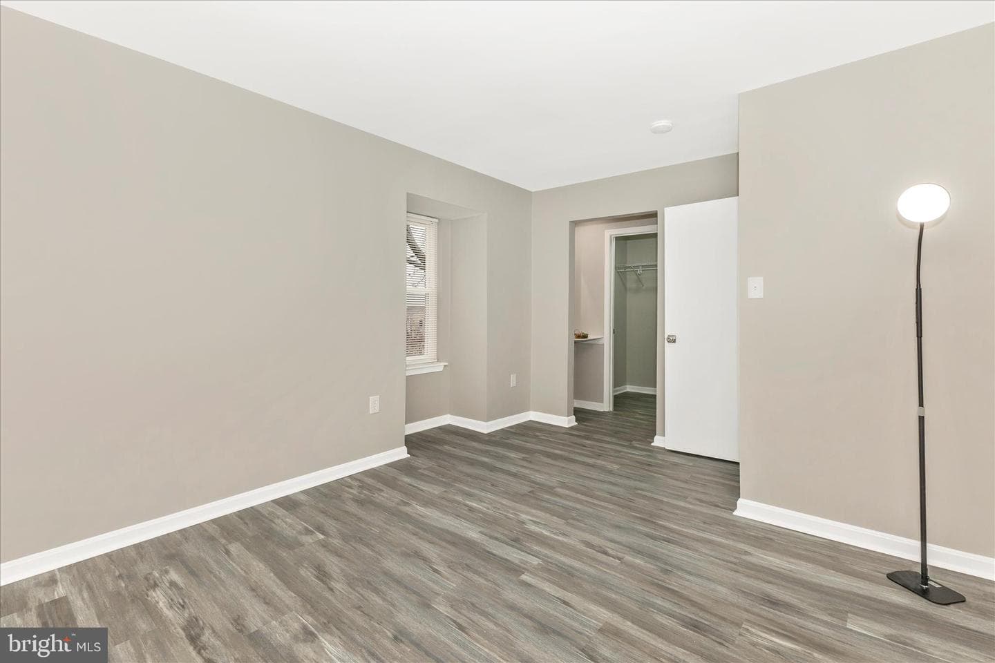 2861 Shepperton Terrace photo 25