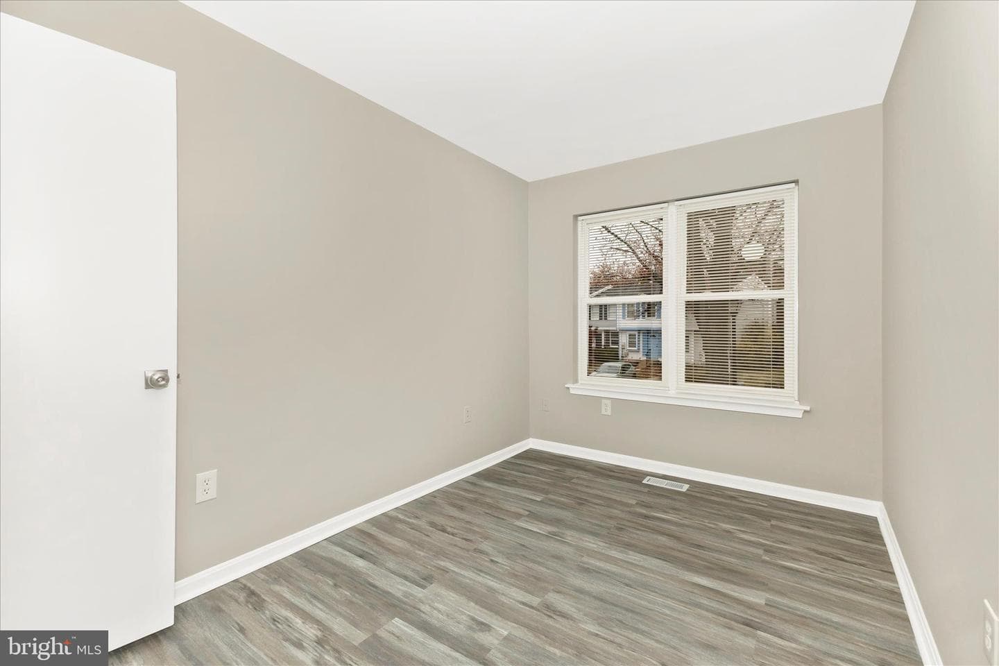 2861 Shepperton Terrace photo 29