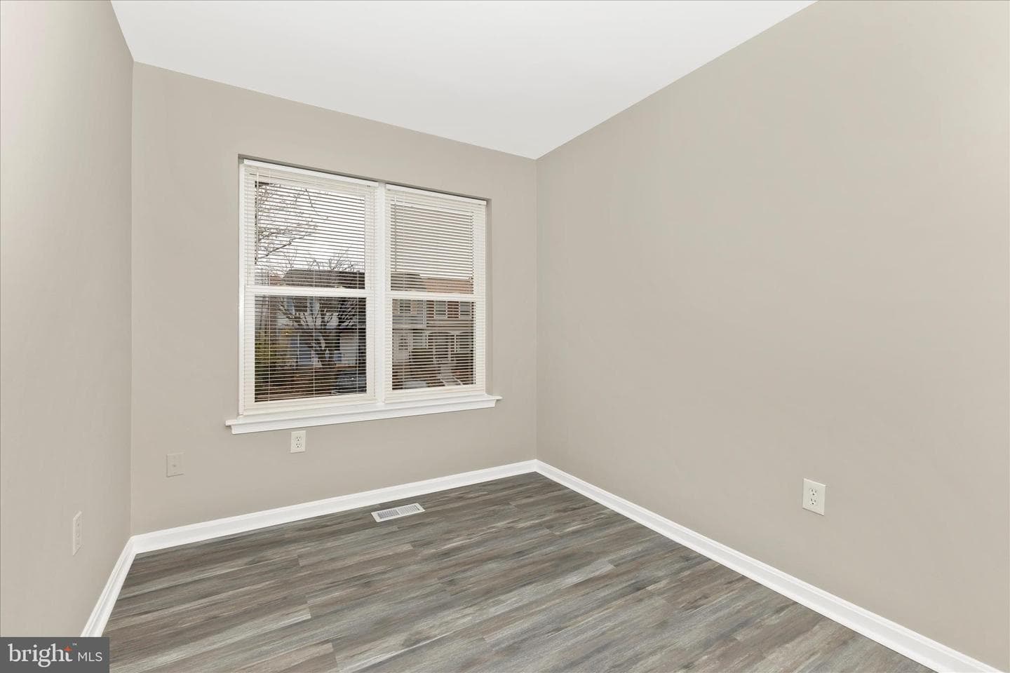 2861 Shepperton Terrace photo 31