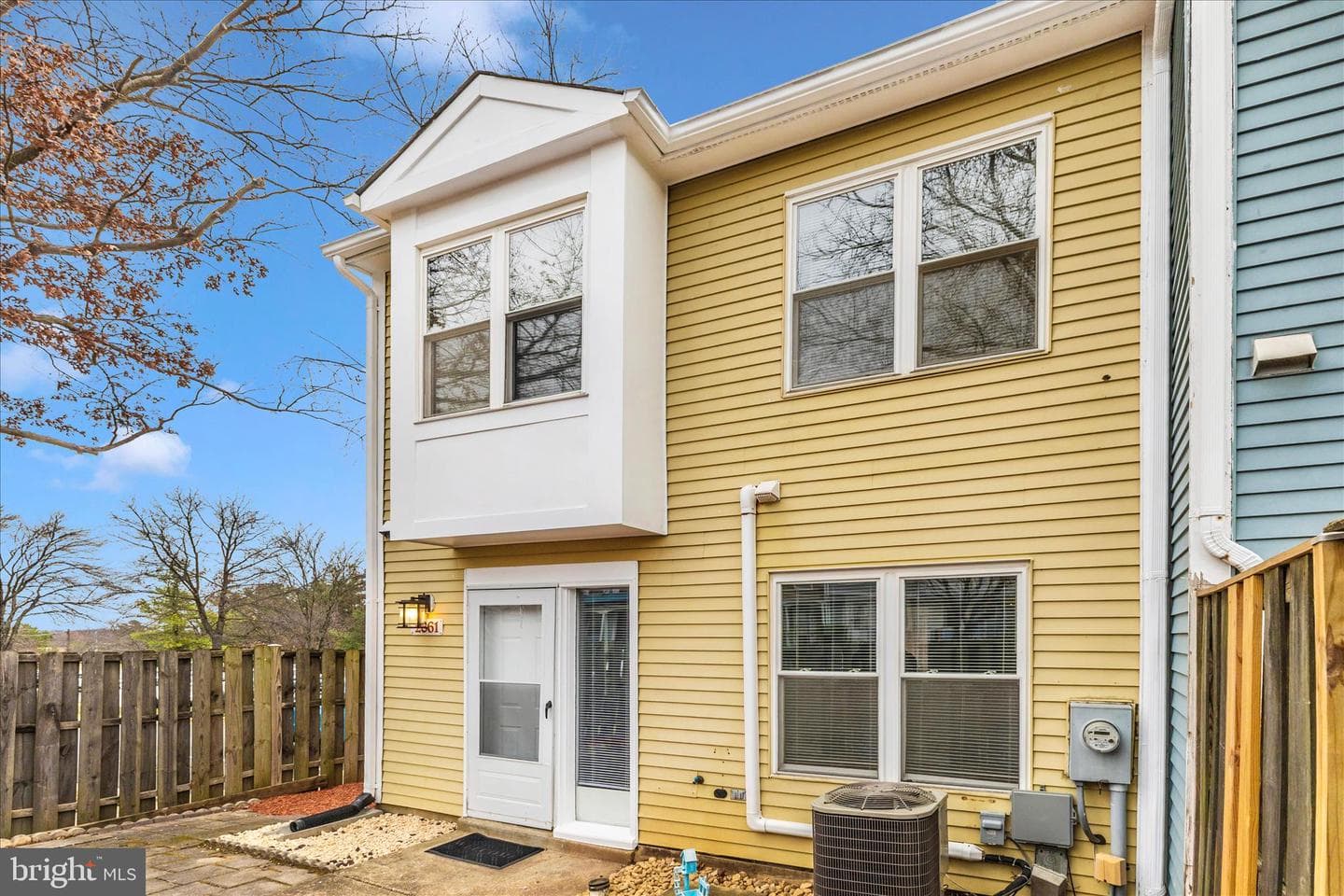 2861 Shepperton Terrace photo 36