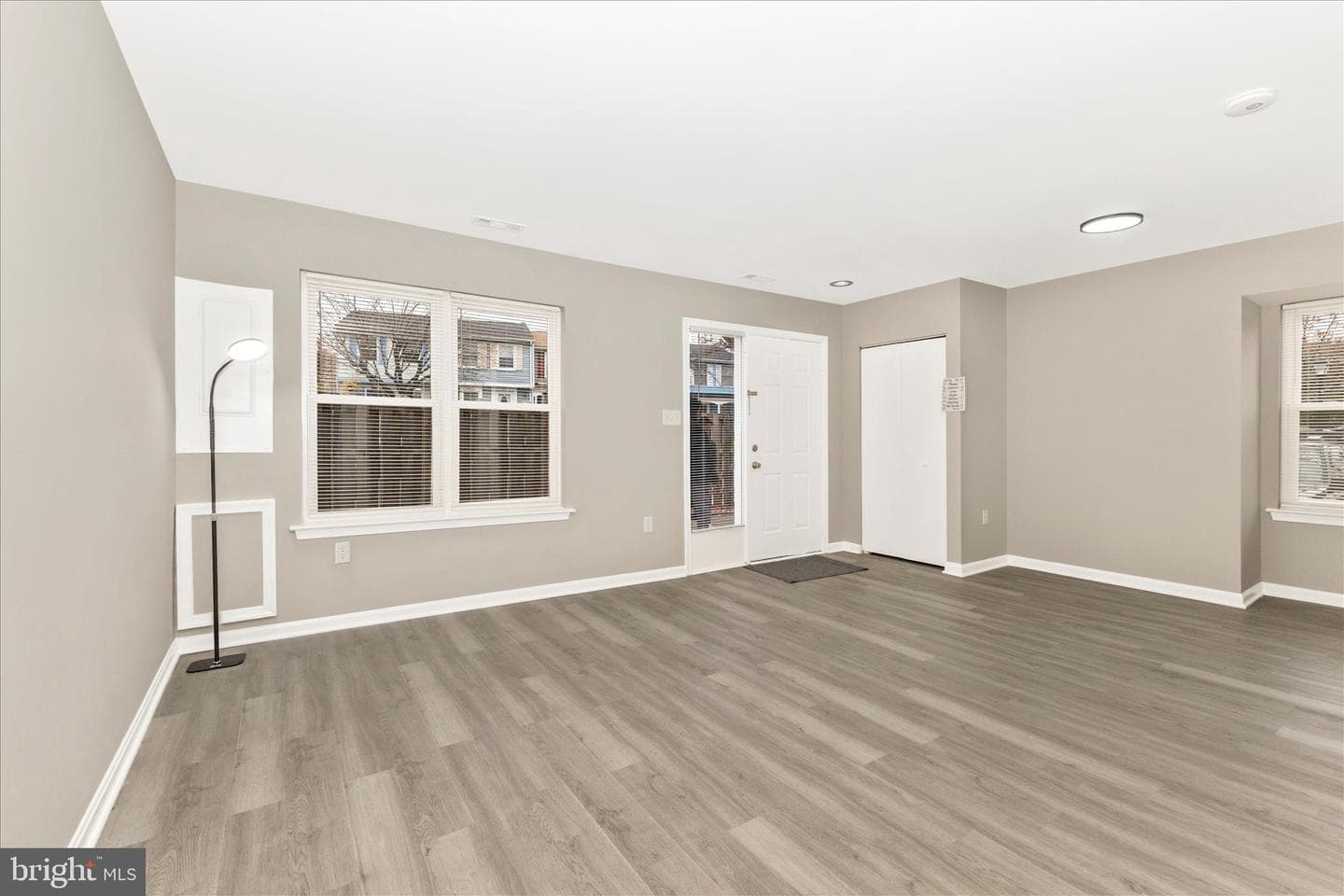 2861 Shepperton Terrace photo 6
