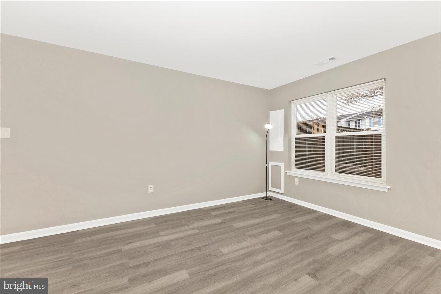2861 Shepperton Terrace photo 7