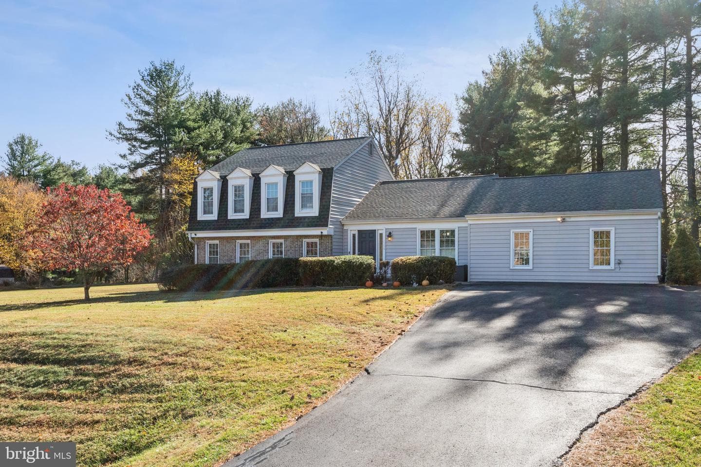 8124 Seneca View Drive photo 2