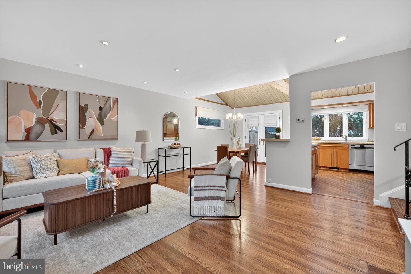 10405 Leslie Street photo 4