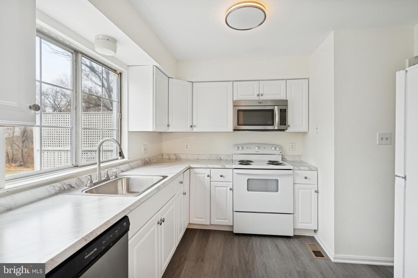 55 Gravenhurst Court photo 9