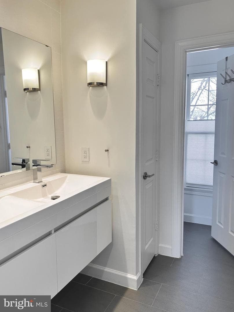 515 Chestertown Street photo 40