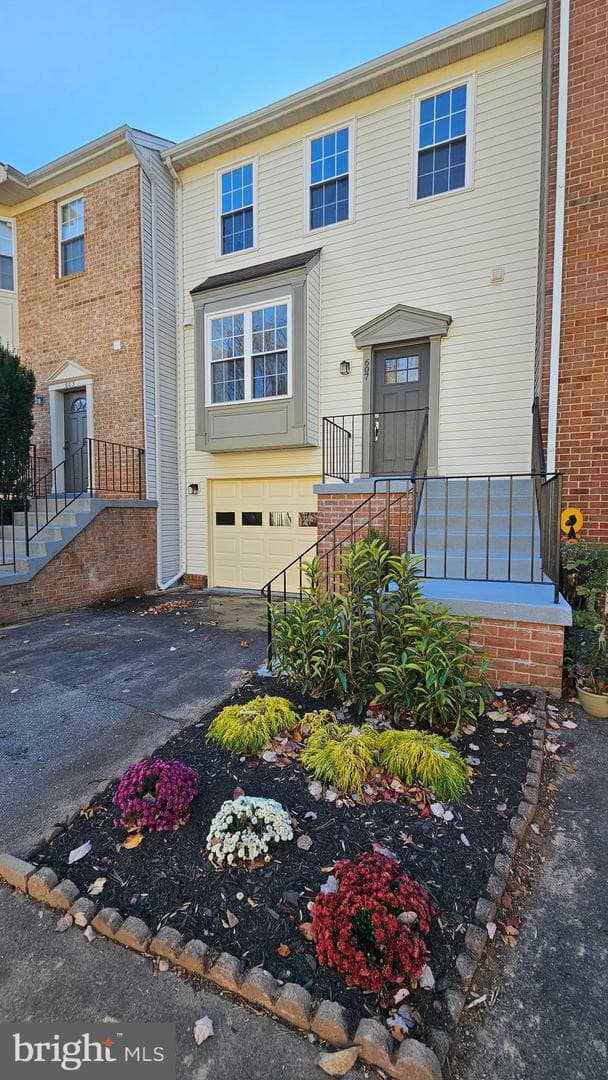607 Suffield Drive photo 1
