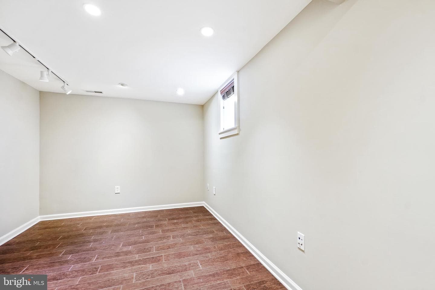 7402 Maple Avenue photo 26