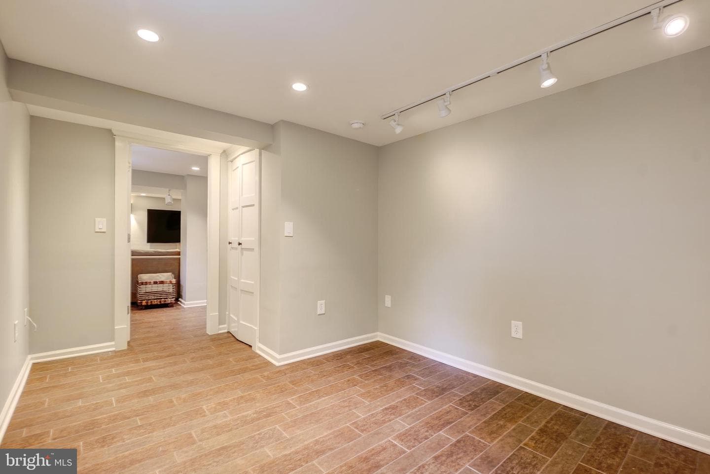 7402 Maple Avenue photo 27
