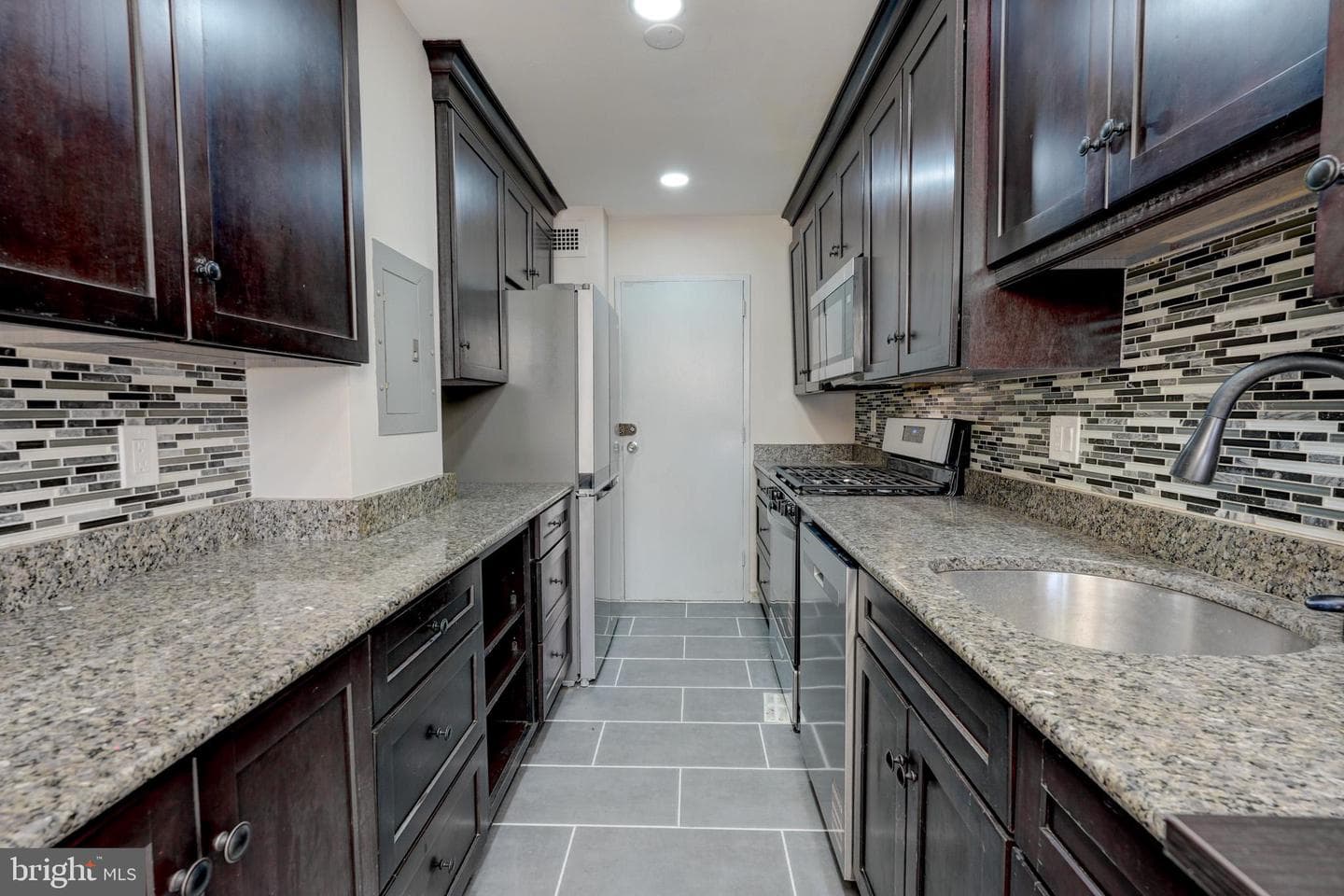 1900 Lyttonsville Road #211 photo 10