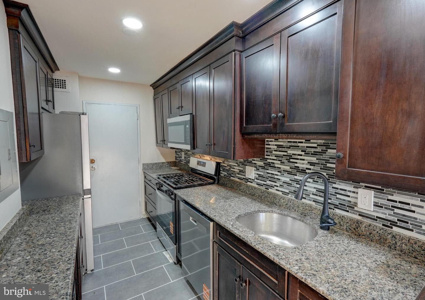 1900 Lyttonsville Road #211 photo 12