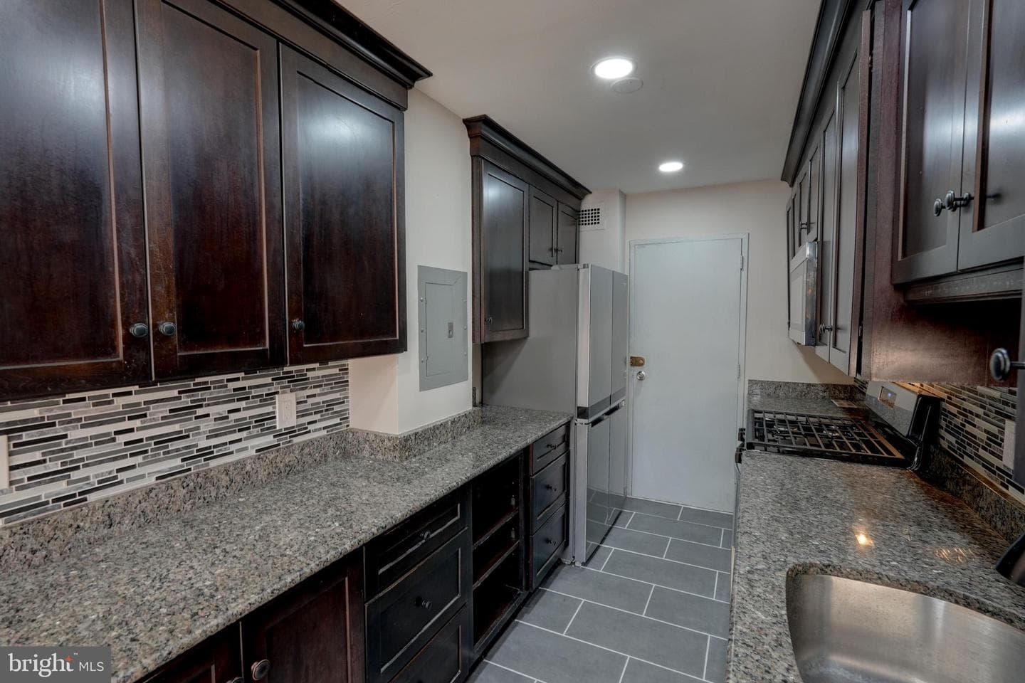 1900 Lyttonsville Road #211 photo 13