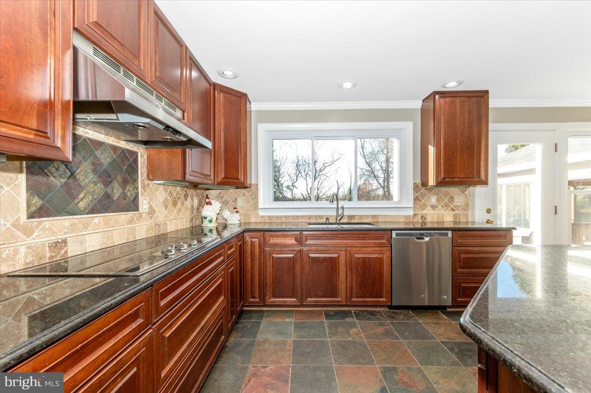 17914 Hickman Street photo 17