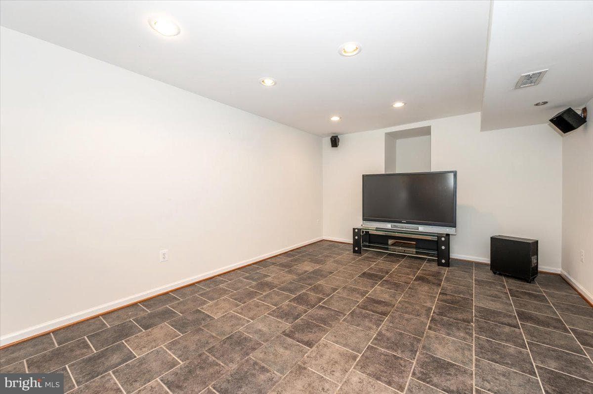 17914 Hickman Street photo 58