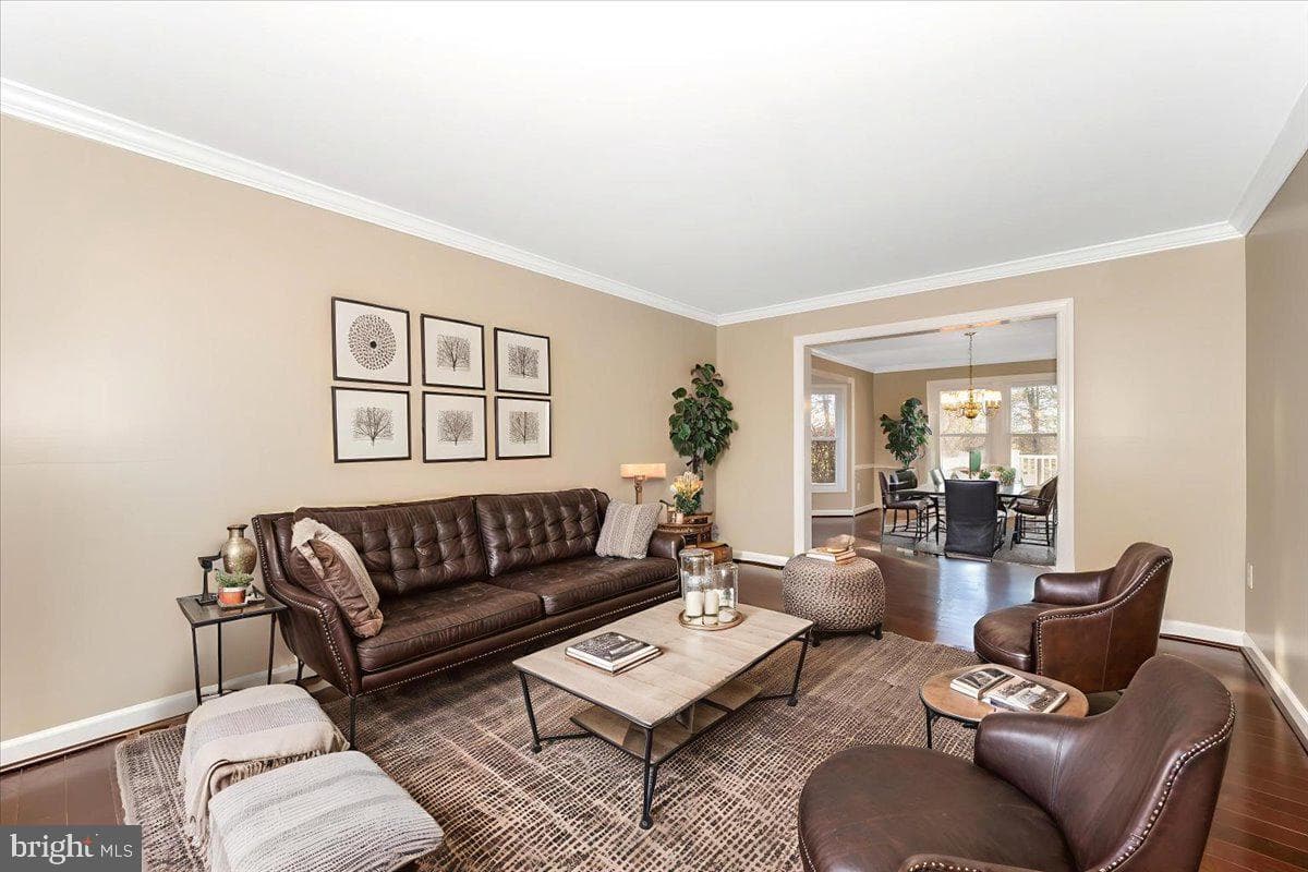 17914 Hickman Street photo 8