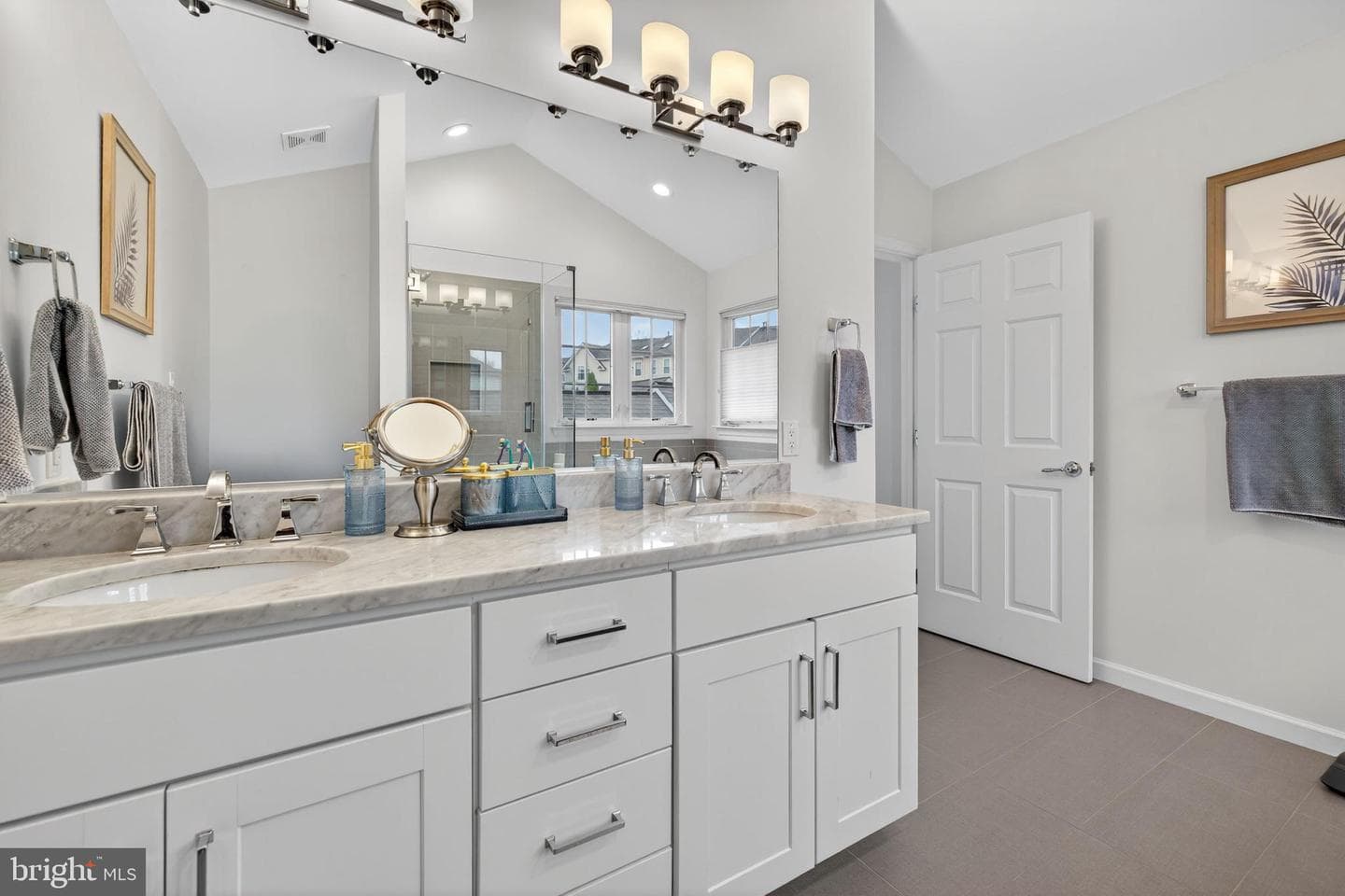 444 Clayhall Street photo 17