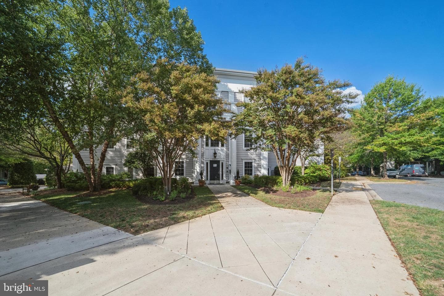 444 Clayhall Street photo 32