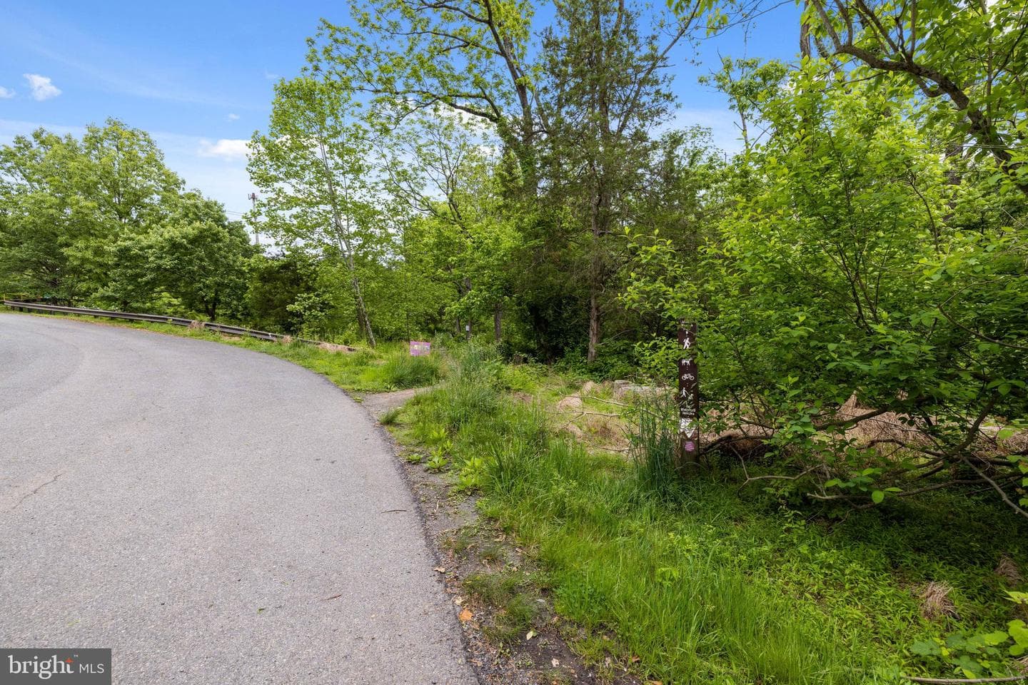 444 Clayhall Street photo 38