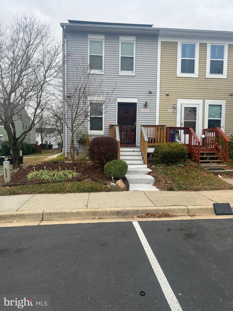 3055 Shepperton Terrace photo 2