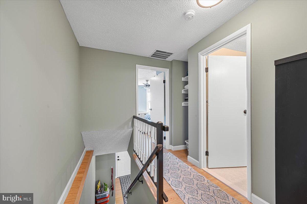 2819 Shepperton Terrace photo 12