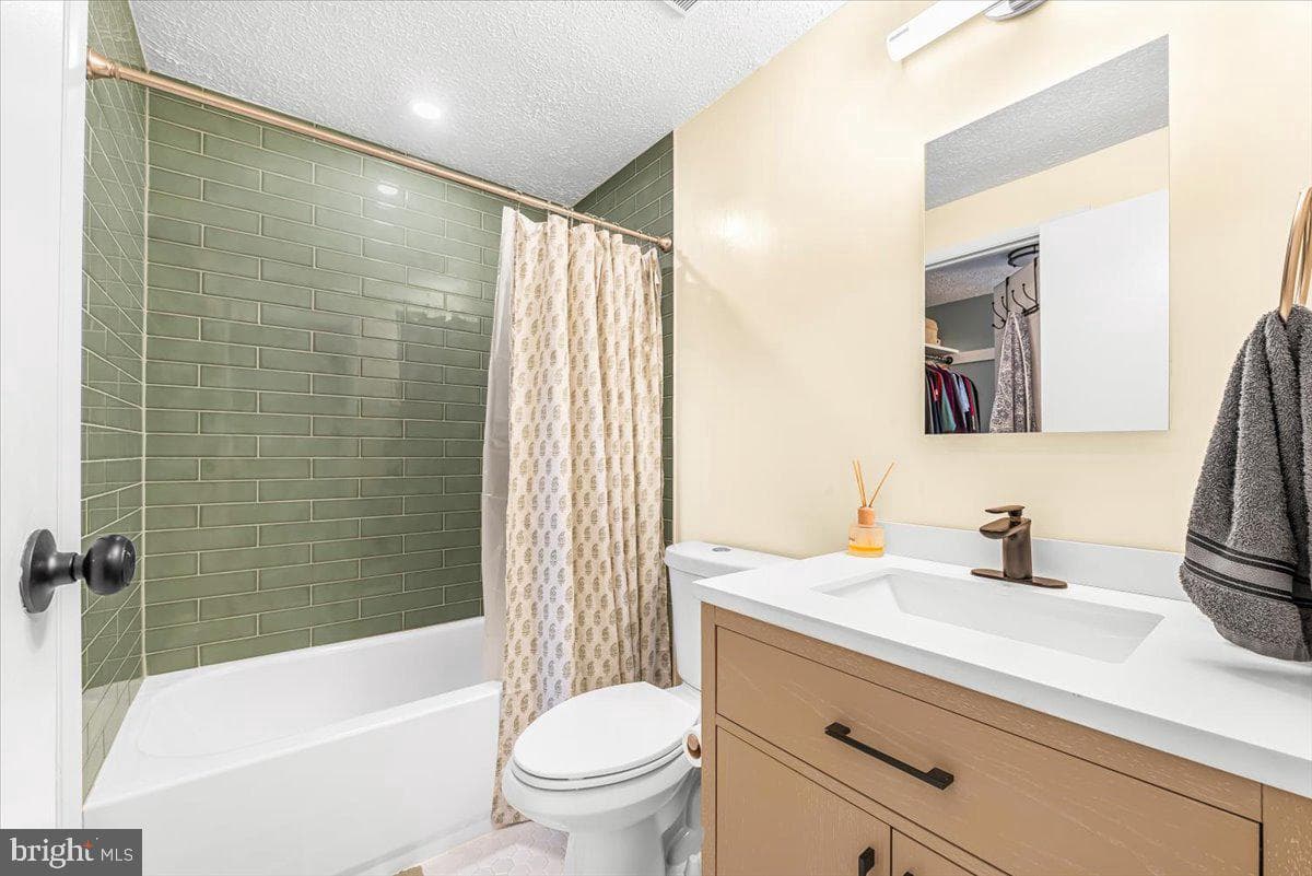 2819 Shepperton Terrace photo 13