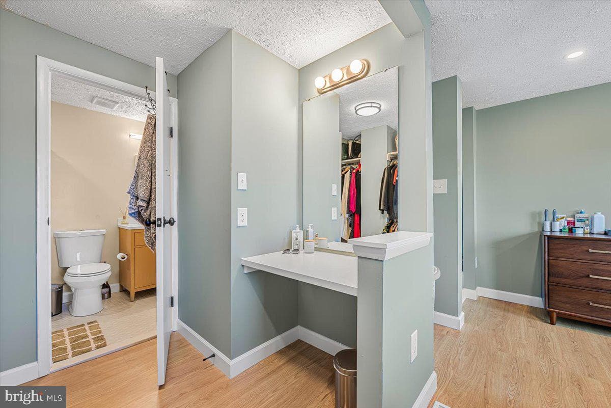 2819 Shepperton Terrace photo 16