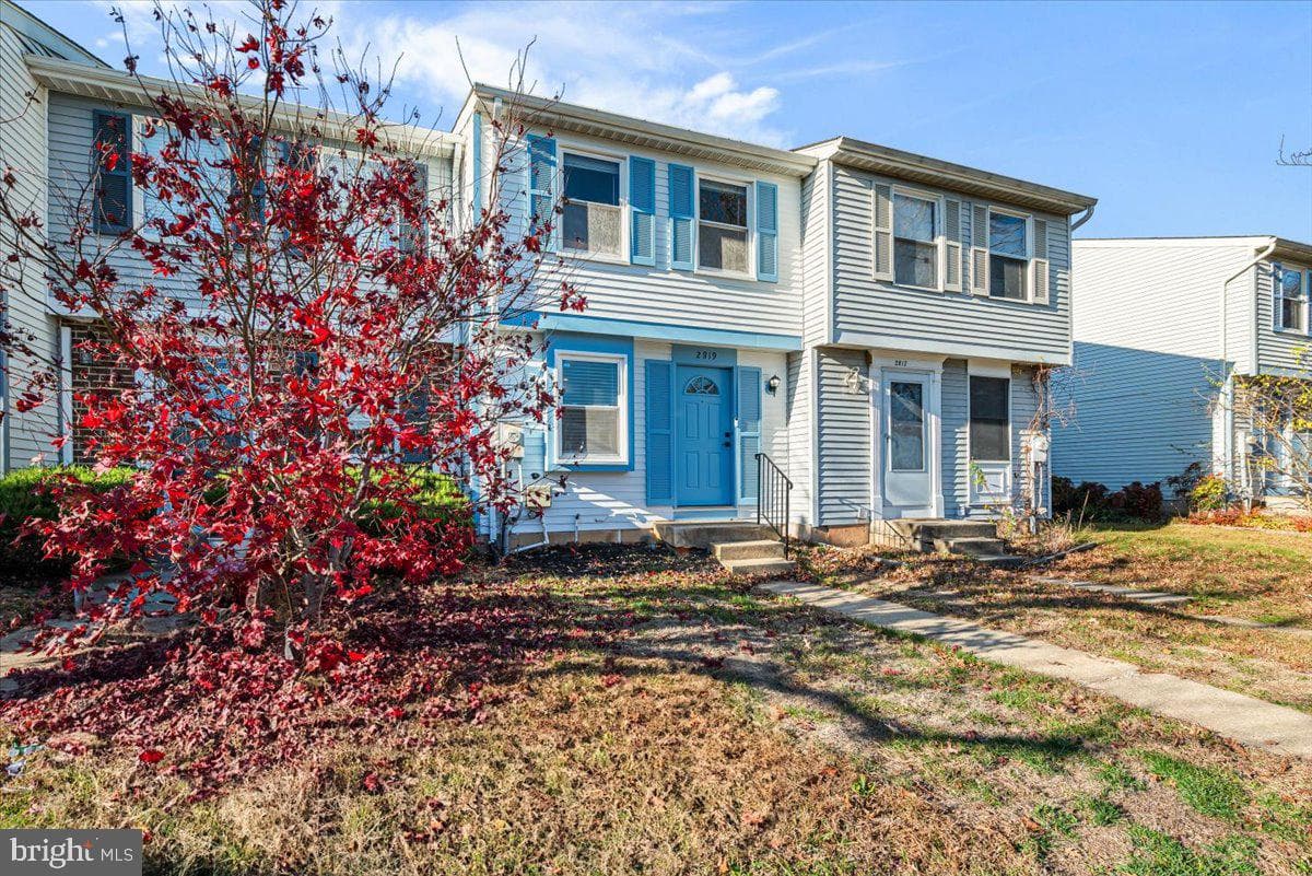 2819 Shepperton Terrace photo 2