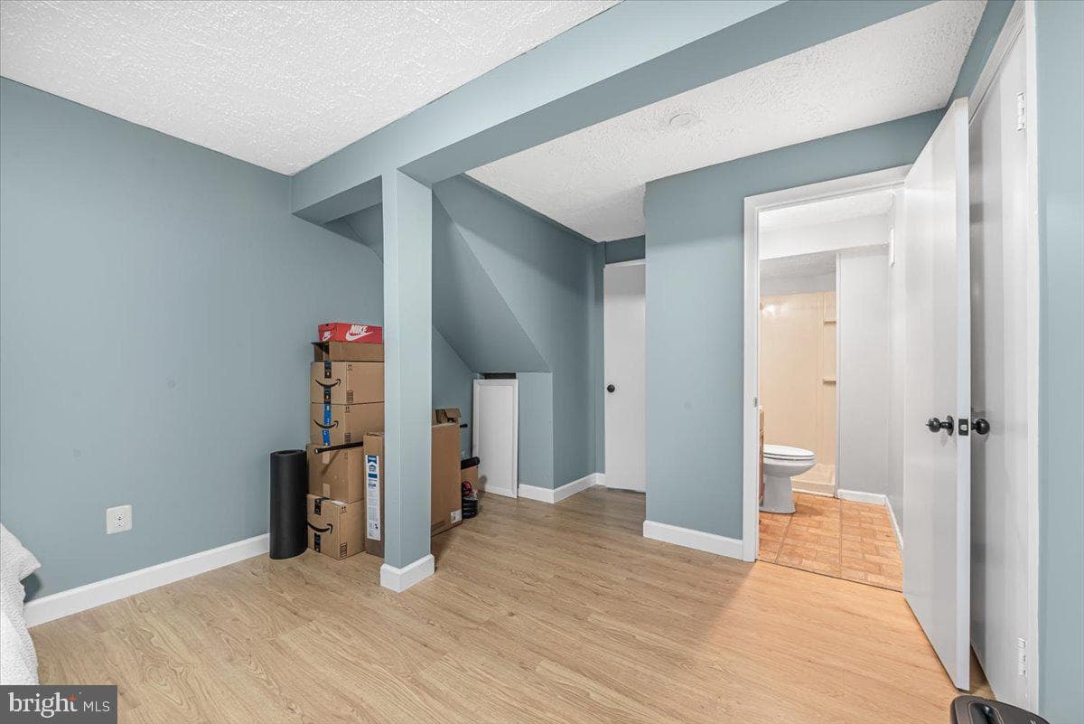 2819 Shepperton Terrace photo 20